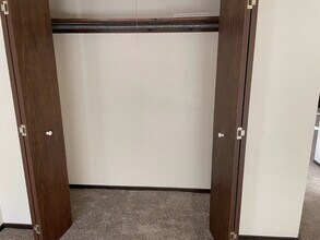 512 Breezy Point Dr, Unit 12 in Clinton, IA - Building Photo - Building Photo