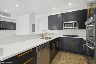 914 W Hubbard St in Chicago, IL - Foto de edificio - Building Photo