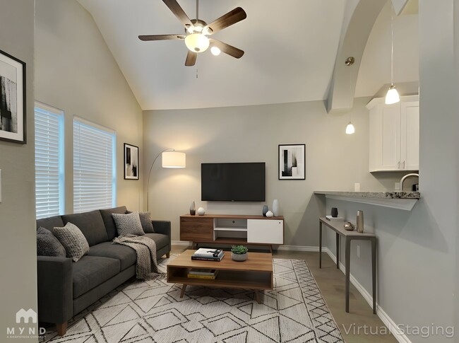 16649 E Hammon in Montgomery, TX - Foto de edificio - Building Photo