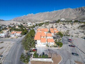 4610 N Stanton St in El Paso, TX - Building Photo - Building Photo