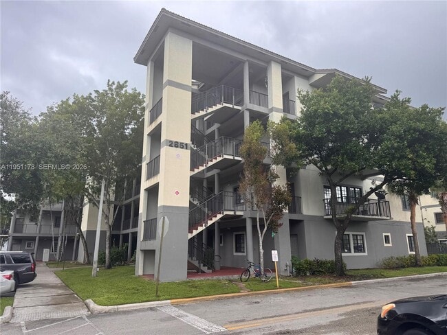 property at 2851 Riverside Dr