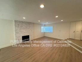 2330 Oak St in Santa Monica, CA - Building Photo