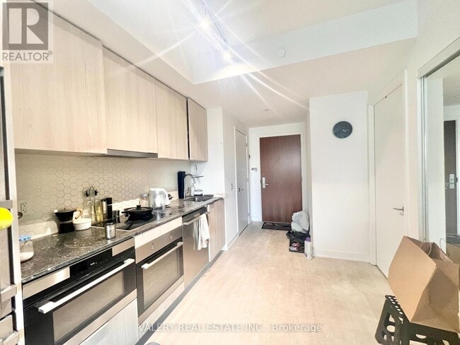 15 Queens Quay E in Toronto, ON - Building Photo - Building Photo