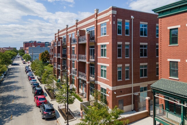 Monroe Aberdeen Place in Chicago, IL - Building Photo - Building Photo