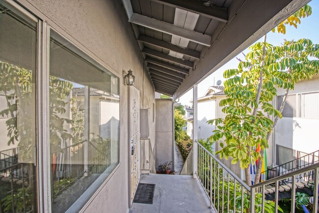 1213 Amethyst St in Redondo Beach, CA - Building Photo - Building Photo