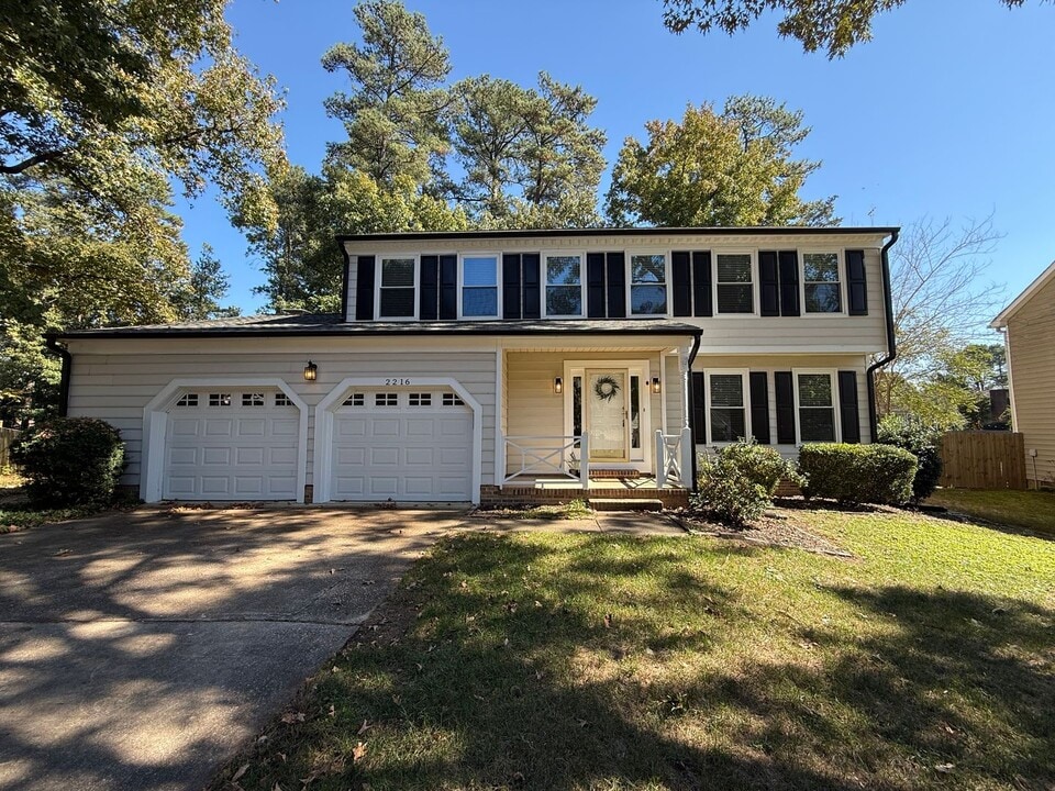 2216 Heathrowe Pl in Raleigh, NC - Building Photo