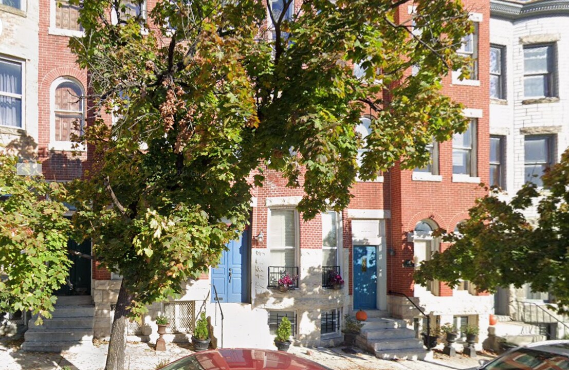 212 E Chase St in Baltimore, MD - Building Photo