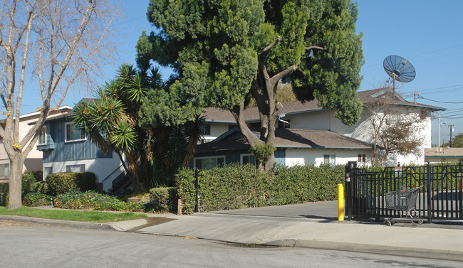 Del Rey Apartments in Covina, CA - Foto de edificio - Building Photo