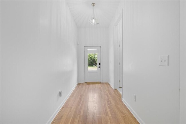 1278 Plaza Ave in Atlanta, GA - Foto de edificio - Building Photo