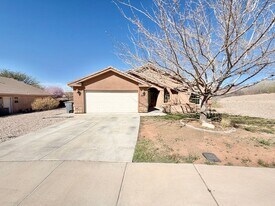 887 Caddington Rd in Washington, UT - Building Photo