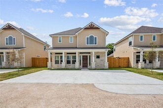 1412 Holleman Dr in College Station, TX - Building Photo - Building Photo