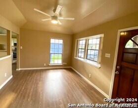 2438 Delgado St in San Antonio, TX - Building Photo - Building Photo