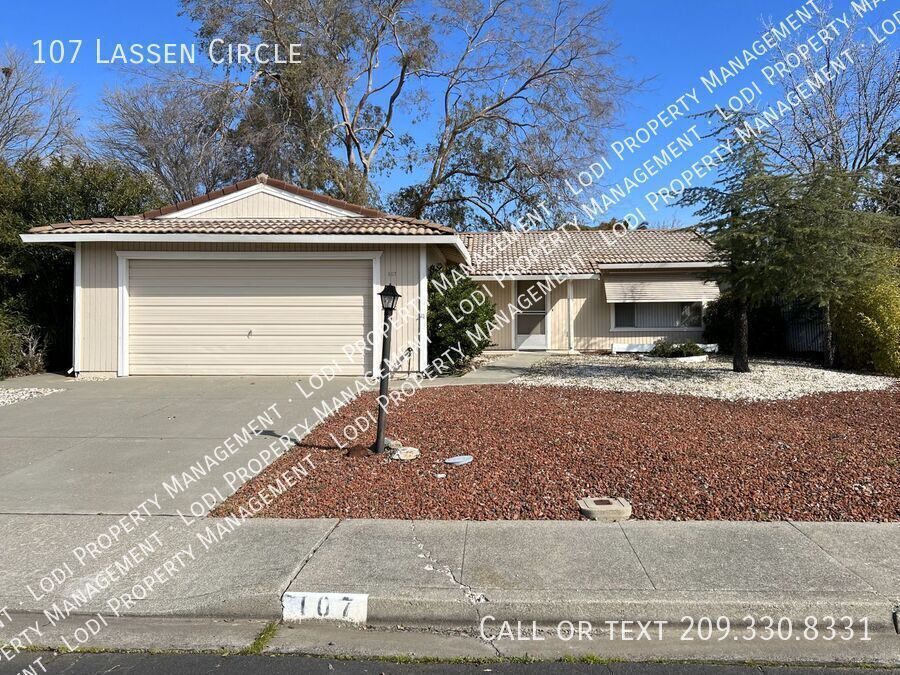 107 Lassen Cir in Vacaville, CA - Building Photo
