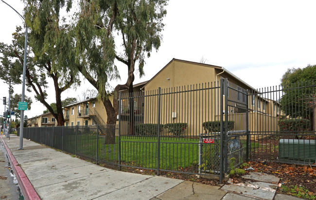 Las Casitas Apartments in San Jose, CA - Building Photo - Building Photo