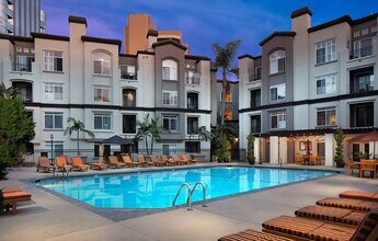 4155 Executive Dr, Unit 204 in La Jolla, CA - Building Photo - Building Photo
