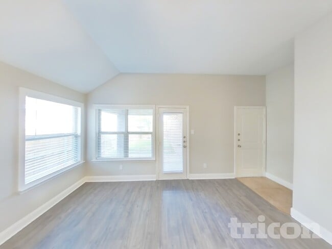 5856 Burgundy Rose Dr in Fort Worth, TX - Building Photo - Building Photo