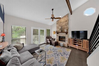 4404 Travis Country Cir in Austin, TX - Building Photo - Building Photo