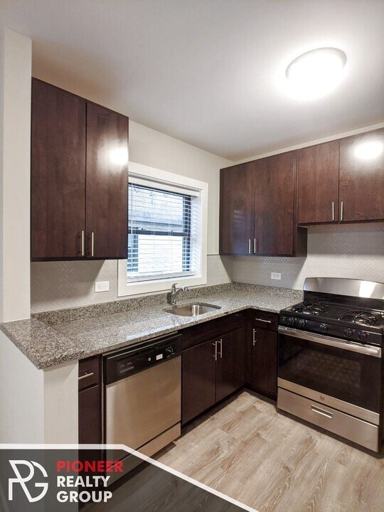 703 W Brompton Ave, Unit 3 in Chicago, IL - Building Photo