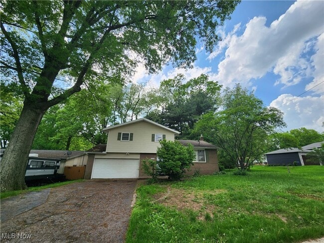 property at 3032 Englewood Dr