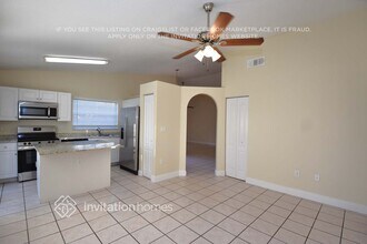 11242 SW 64th Ln in Miami, FL - Building Photo - Building Photo