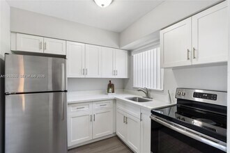 550 NE 20th St in Wilton Manors, FL - Foto de edificio - Building Photo