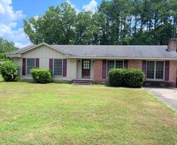 11621 Hooper Dr in Laurinburg, NC - Building Photo