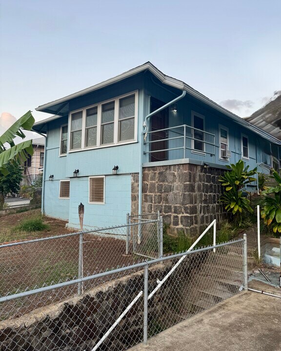 1769 Puowaina Dr in Honolulu, HI - Building Photo