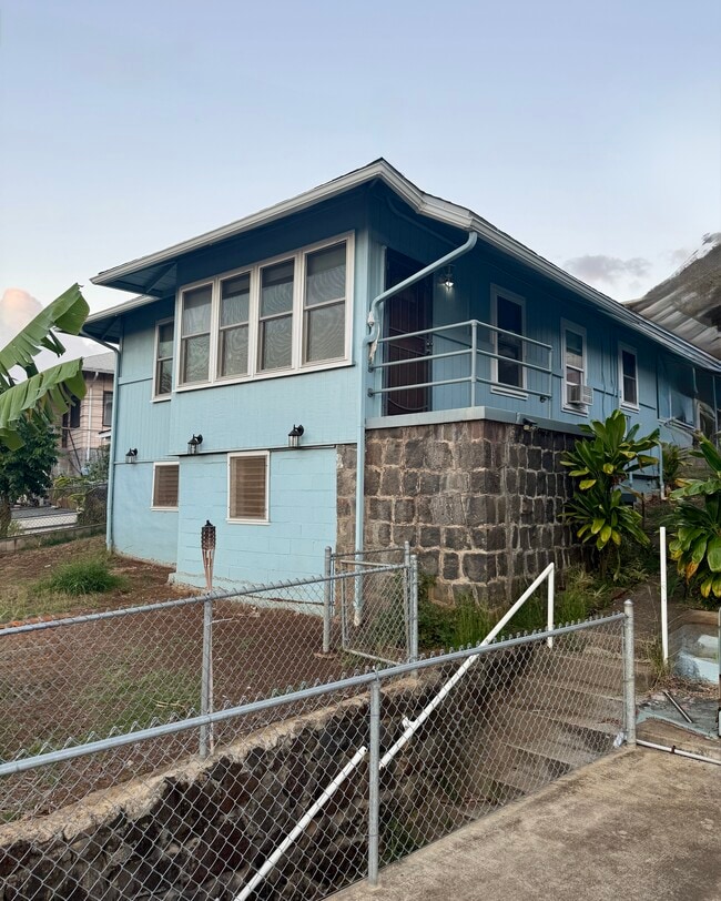 property at 1769 Puowaina Dr