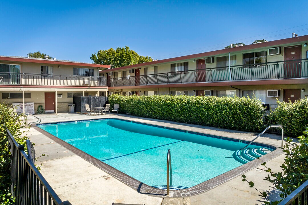 Corabel Lane Apartments in Sacramento, CA - Foto de edificio