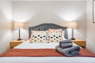 3202 15th Ave W in Seattle, WA - Foto de edificio - Building Photo