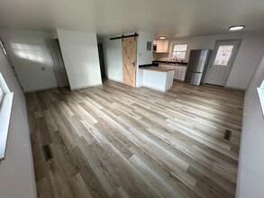 1260 E 4th N in Mountain Home, ID - Foto de edificio - Building Photo