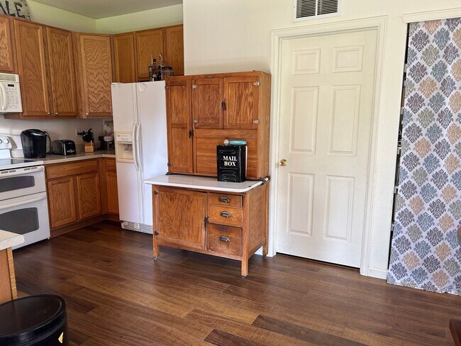 1382 N Stratton Ave in Castle Rock, CO - Building Photo - Building Photo