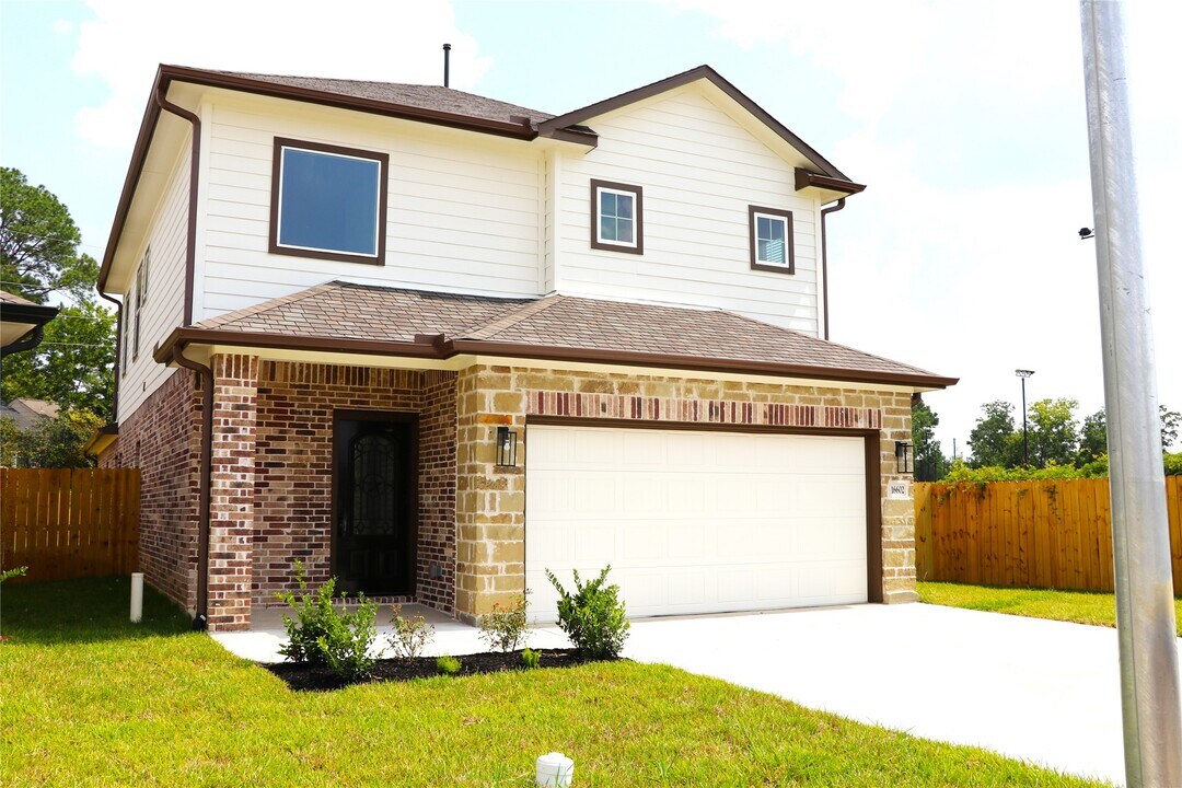16602 Bonnie Sean Dr in Spring, TX - Building Photo
