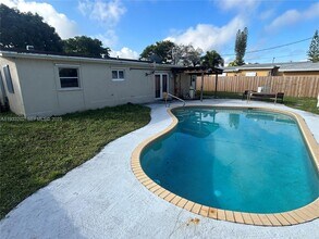 6201 SW 38th Ct in Davie, FL - Building Photo - Building Photo