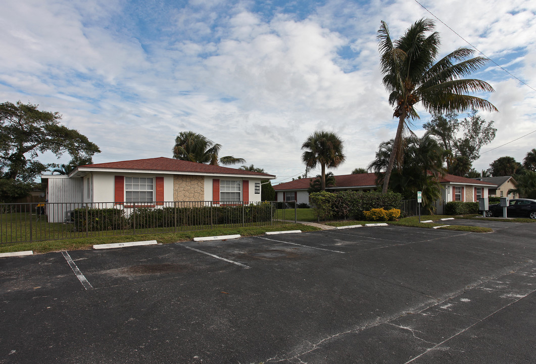 4671-4681 Myrtle Ln in West Palm Beach, FL - Foto de edificio