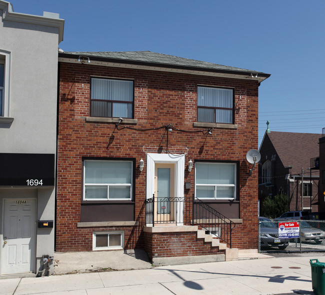 1692 St Clair Ave W in Toronto, ON - Building Photo - Building Photo