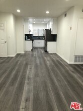 1010 4th St-Unit -6 in Santa Monica, CA - Building Photo - Building Photo