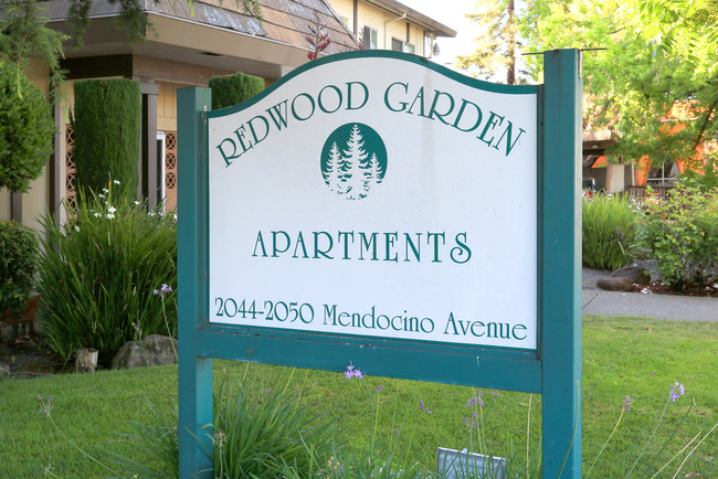 Redwood Garden Apartments in Santa Rosa, CA - Building Photo - Building Photo