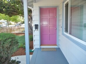 945-947 Fifteenth Ave in Redwood City, CA - Building Photo - Building Photo