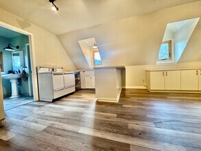 1550 Indian Valley Rd in Novato, CA - Building Photo - Building Photo