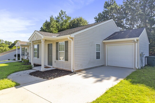 232 Tamarack Dr in Seneca, SC - Building Photo - Building Photo