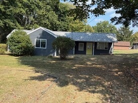 2227 Killian Rd in Akron, OH - Building Photo