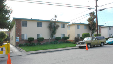 1358-1368 Reeve St in Santa Clara, CA - Foto de edificio - Building Photo