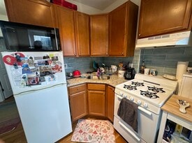 1056 Cambridge St, Unit 2F in Cambridge, MA - Building Photo