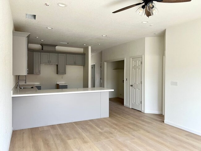 1520-1524 Sarba Ct in Los Banos, CA - Building Photo - Building Photo