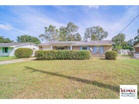 7010 NE Oakfield Rd in Pensacola, FL - Building Photo