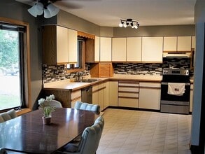 4725 W Crystal Lake Rd in McHenry, IL - Building Photo - Building Photo