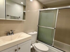 3000 Riomar St, Unit 410 in Fort Lauderdale, FL - Building Photo - Building Photo