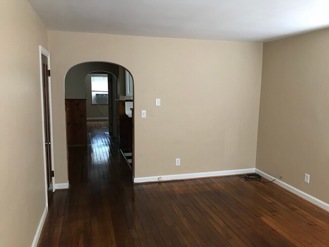 5702 Montgomery Rd in Cincinnati, OH - Building Photo - Building Photo