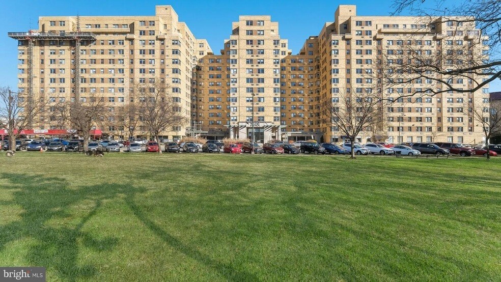 2601 Pennsylvania Ave, Unit 1028 in Philadelphia, PA - Building Photo
